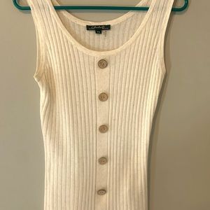 Ribbed tank with button accents